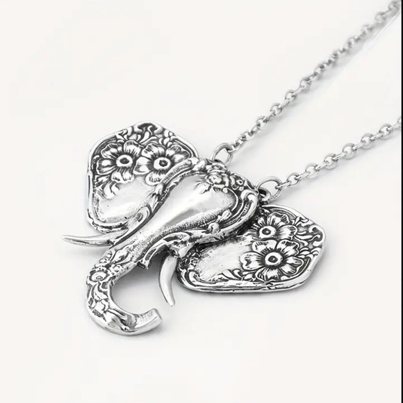 Silver colored elephant head necklace  NIP. Scrollwork detail. 17.3”+2 chain - Picture 2 of 5